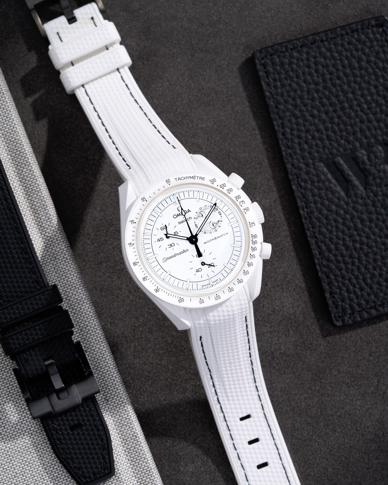 Omega X Swatch MoonSwatch Mission to the moonphase new moon full moon Moonwatch Speedmaster Professional Wristbuddys Wristbuddy Klockarmband klockband rubberstrap rubber strap straps for Mission to Mercury, mission to moon, moonswatches best rubber intergrated mission to moon mercury intergrated uhrenband bracelet Urrem bracelet de montre cinturino per orologio cinturino dell'orologio horlogeband correa de reloj Uhrenarmband Uhrarmband black schwartz svart negro new moonswatch