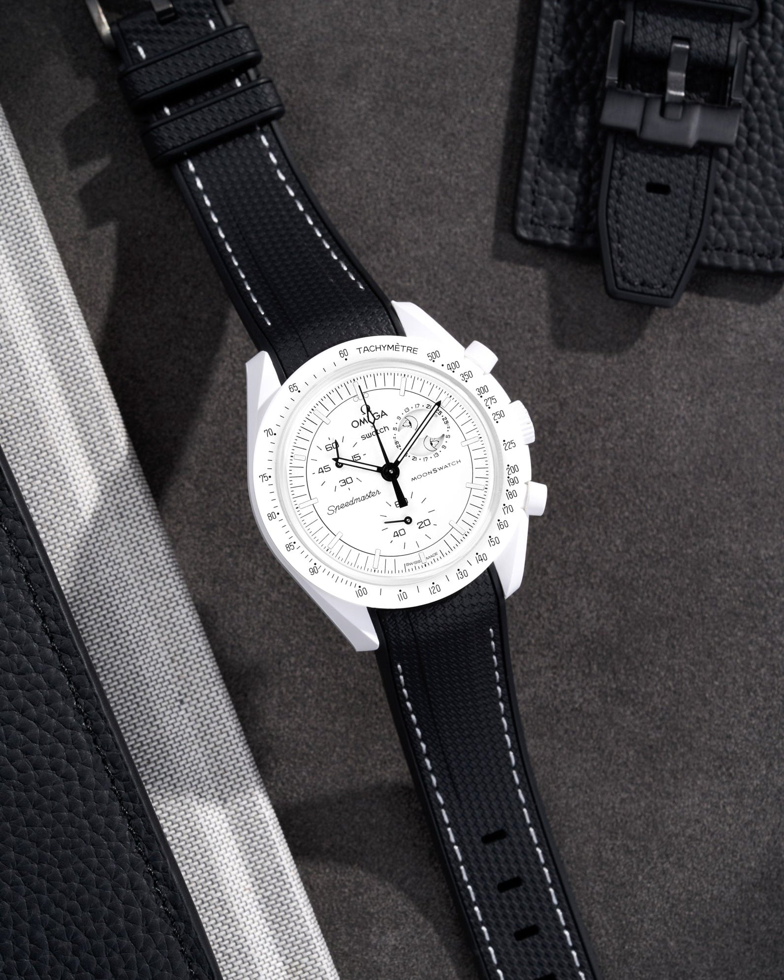 Omega X Swatch MoonSwatch Mission to the moonphase new moon full moon Moonwatch Speedmaster Professional Wristbuddys Wristbuddy Klockarmband klockband rubberstrap rubber strap straps for Mission to Mercury, mission to moon, moonswatches best rubber intergrated mission to moon mercury intergrated uhrenband bracelet Urrem bracelet de montre cinturino per orologio cinturino dell'orologio horlogeband correa de reloj Uhrenarmband Uhrarmband black schwartz svart negro new moonswatch