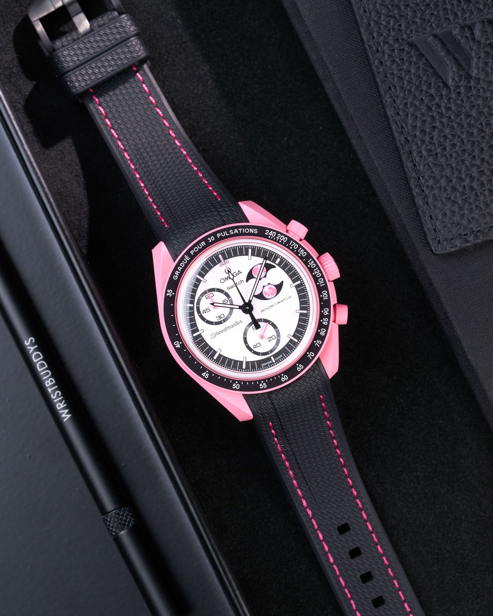 Omega X Swatch MoonSwatch Mission to The Pink MoonPhase Moonwatch Speedmaster Professional Wristbuddys Wristbuddy Klockarmband klockband rubberstrap rubber strap straps for Mission to Mercury, mission to moon, moonswatches best rubber intergrated mission to moon mercury intergrated uhrenband bracelet Urrem bracelet de montre cinturino per orologio cinturino dell'orologio horlogeband correa de reloj Uhrenarmband Uhrarmband black schwartz svart negro black strap with pink stitches and quick release