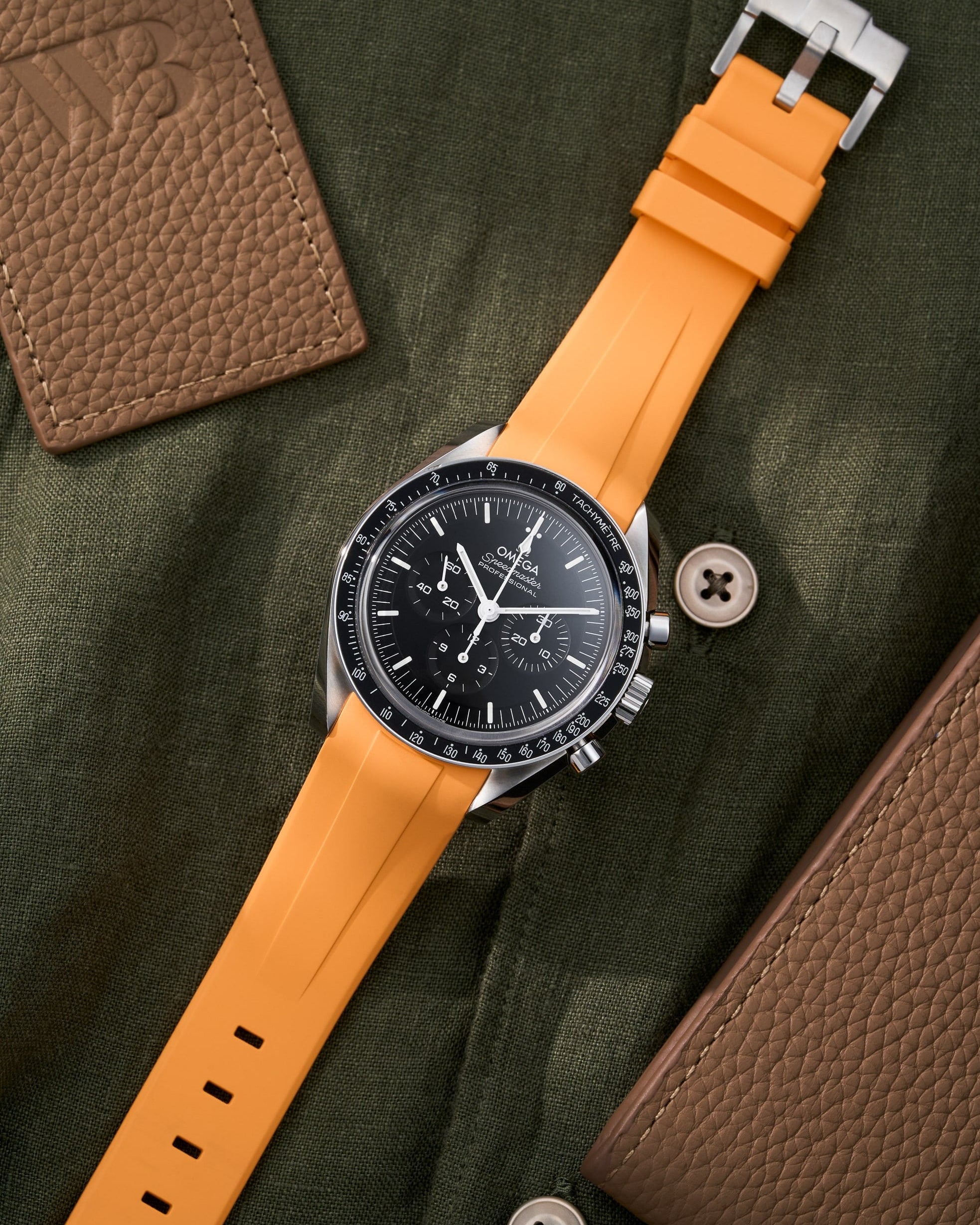 Omega Rubber Watch Strap watch band klockarmband uhrenband uhranarmband for Speedmaster MoonWatch Professinal Apollo 11 8 Ultraman Hesalite Sapphire Replacement speedytuesday speedy 57 sandwich dial 20mm what size strap for speedmaster 3861 watch strap for omega x swatch speedmaster moonswatch armband first watch on the moon first watch in space FOIS rubber UHRENARMBÄNDER Uhren Kautschukband cinturino in gomma black svart negro schwartz dark