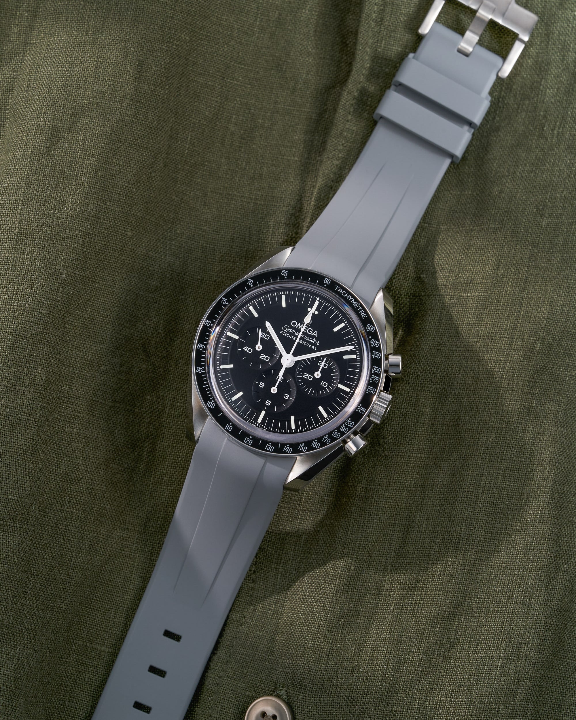 Omega Rubber Watch Strap watch band klockarmband uhrenband uhranarmband for Speedmaster MoonWatch Professinal Apollo 11 8 Ultraman Hesalite Sapphire Replacement speedytuesday speedy 57 sandwich dial 20mm what size strap for speedmaster 3861 watch strap for omega x swatch speedmaster moonswatch armband first watch on the moon first watch in space FOIS rubber UHRENARMBÄNDER Uhren Kautschukband cinturino in gomma black svart negro schwartz dark