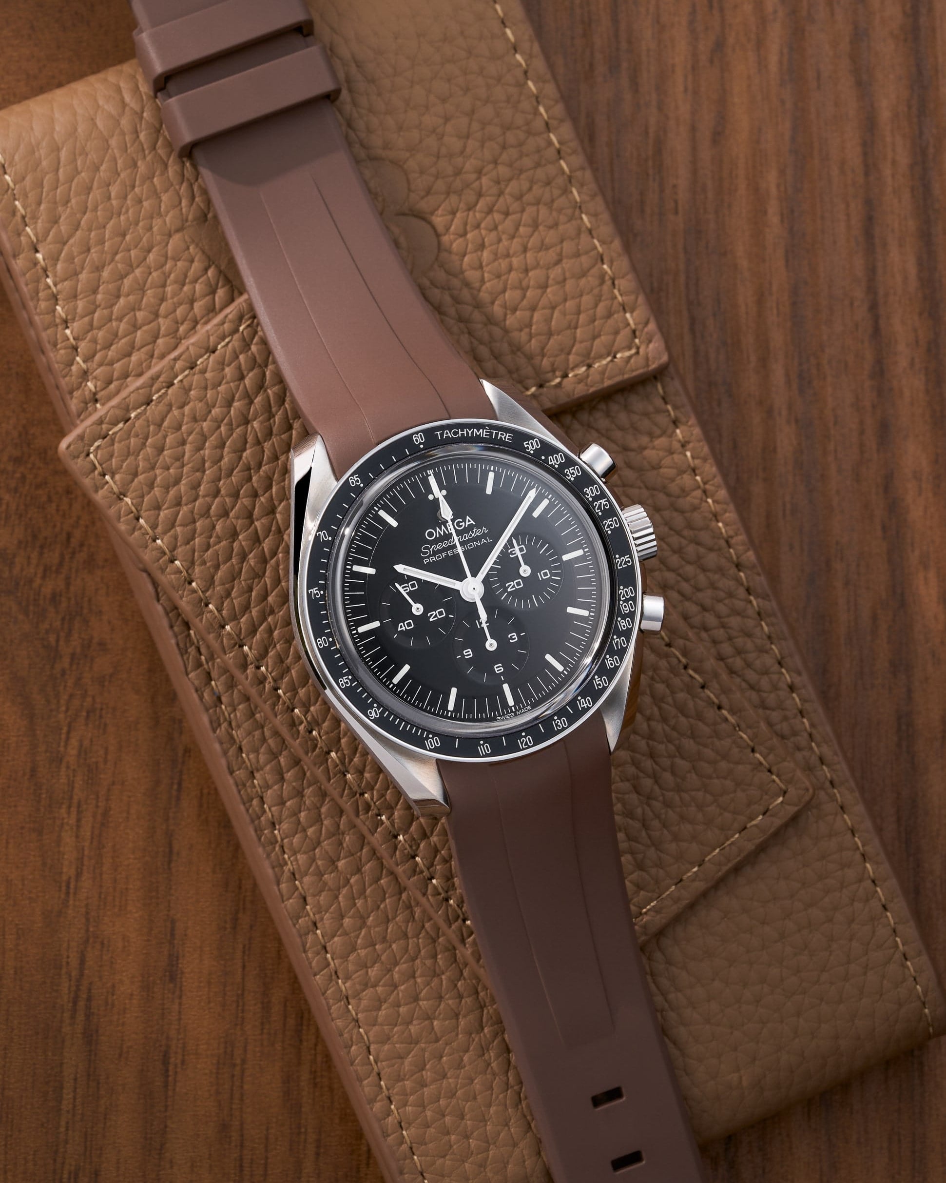 Omega Rubber Watch Strap watch band klockarmband uhrenband uhranarmband for Speedmaster MoonWatch Professinal Apollo 11 8 Ultraman Hesalite Sapphire Replacement speedytuesday speedy 57 sandwich dial 20mm what size strap for speedmaster 3861 watch strap for omega x swatch speedmaster moonswatch armband first watch on the moon first watch in space FOIS rubber UHRENARMBÄNDER Uhren Kautschukband cinturino in gomma black svart negro schwartz dark