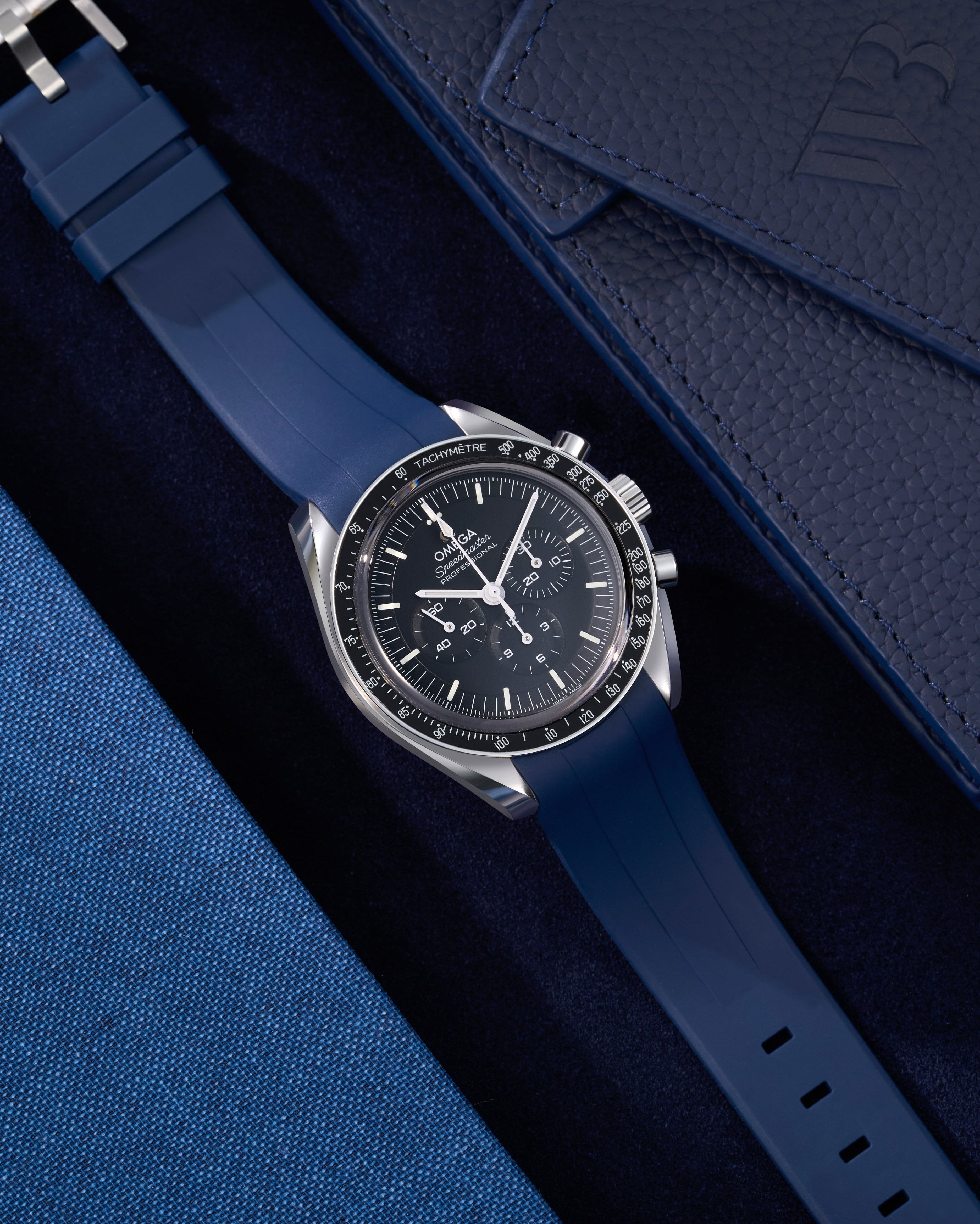 Omega Rubber Watch Strap watch band klockarmband uhrenband uhranarmband for Speedmaster MoonWatch Professinal Apollo 11 8 Ultraman Hesalite Sapphire Replacement speedytuesday speedy 57 sandwich dial 20mm what size strap for speedmaster 3861 watch strap for omega x swatch speedmaster moonswatch armband first watch on the moon first watch in space FOIS rubber UHRENARMBÄNDER Uhren Kautschukband cinturino in gomma black svart negro schwartz dark