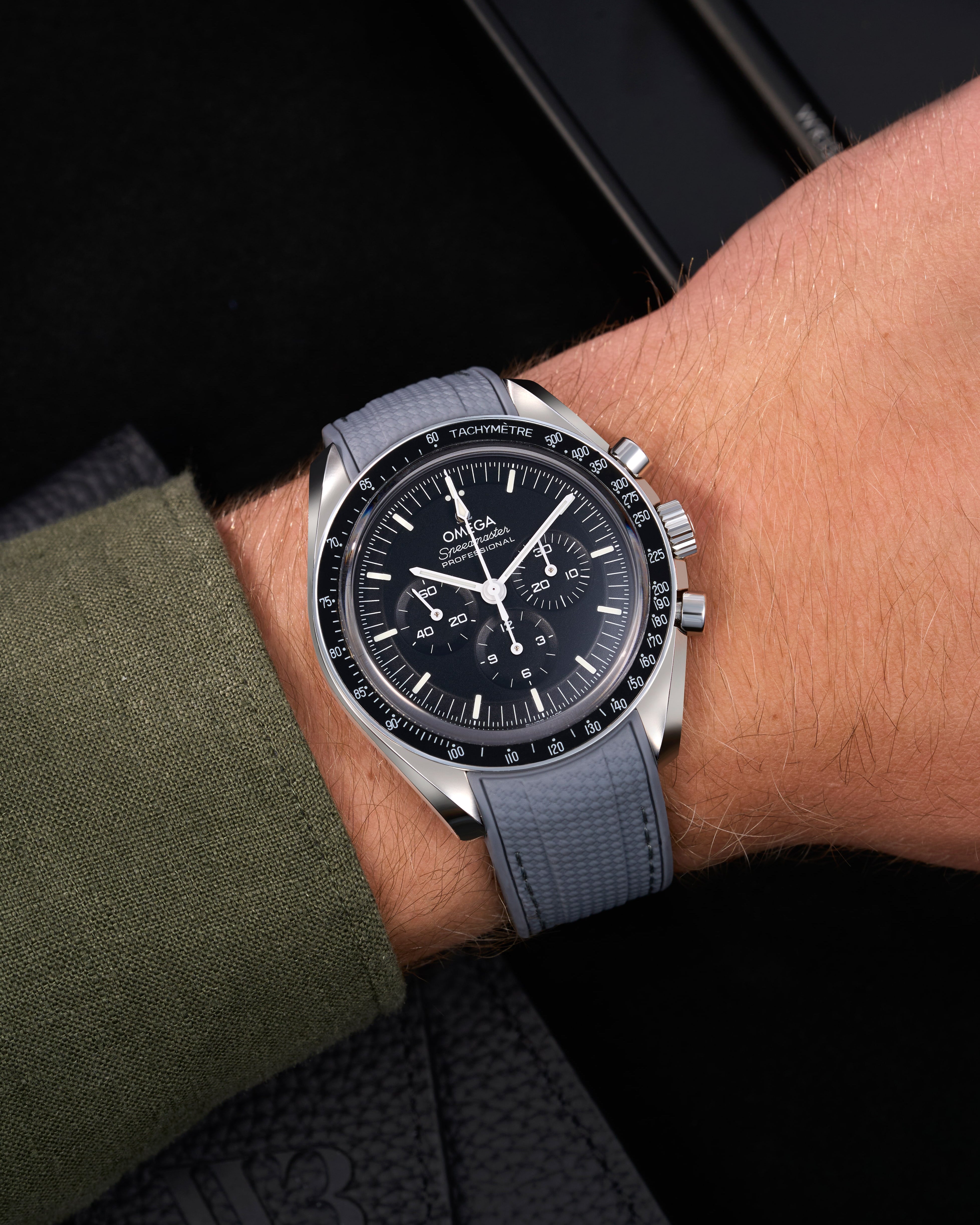 Omega Rubber Watch Strap watch band klockarmband uhrenband uhranarmband for Speedmaster MoonWatch Professinal Apollo 11 8 Ultraman Hesalite Sapphire Replacement speedytuesday speedy 57 sandwich dial 20mm what size strap for speedmaster 3861 watch strap for omega x swatch speedmaster moonswatch armband first watch on the moon first watch in space FOIS rubber UHRENARMBÄNDER Uhren Kautschukband cinturino in gomma black svart negro schwartz dark