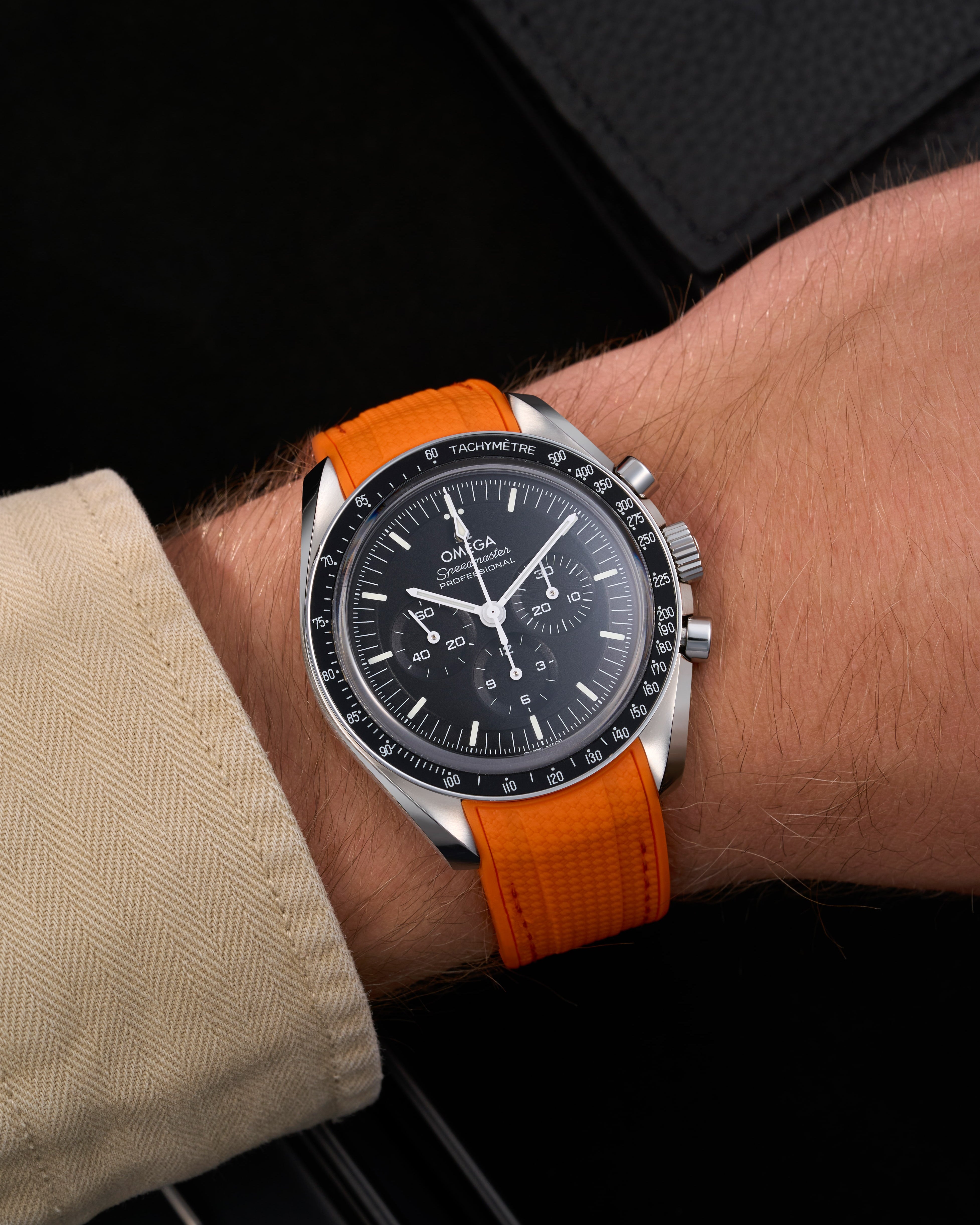 Omega Rubber Watch Strap watch band klockarmband uhrenband uhranarmband for Speedmaster MoonWatch Professinal Apollo 11 8 Ultraman Hesalite Sapphire Replacement speedytuesday speedy 57 sandwich dial 20mm what size strap for speedmaster 3861 watch strap for omega x swatch speedmaster moonswatch armband first watch on the moon first watch in space FOIS rubber UHRENARMBÄNDER Uhren Kautschukband cinturino in gomma black svart negro schwartz dark