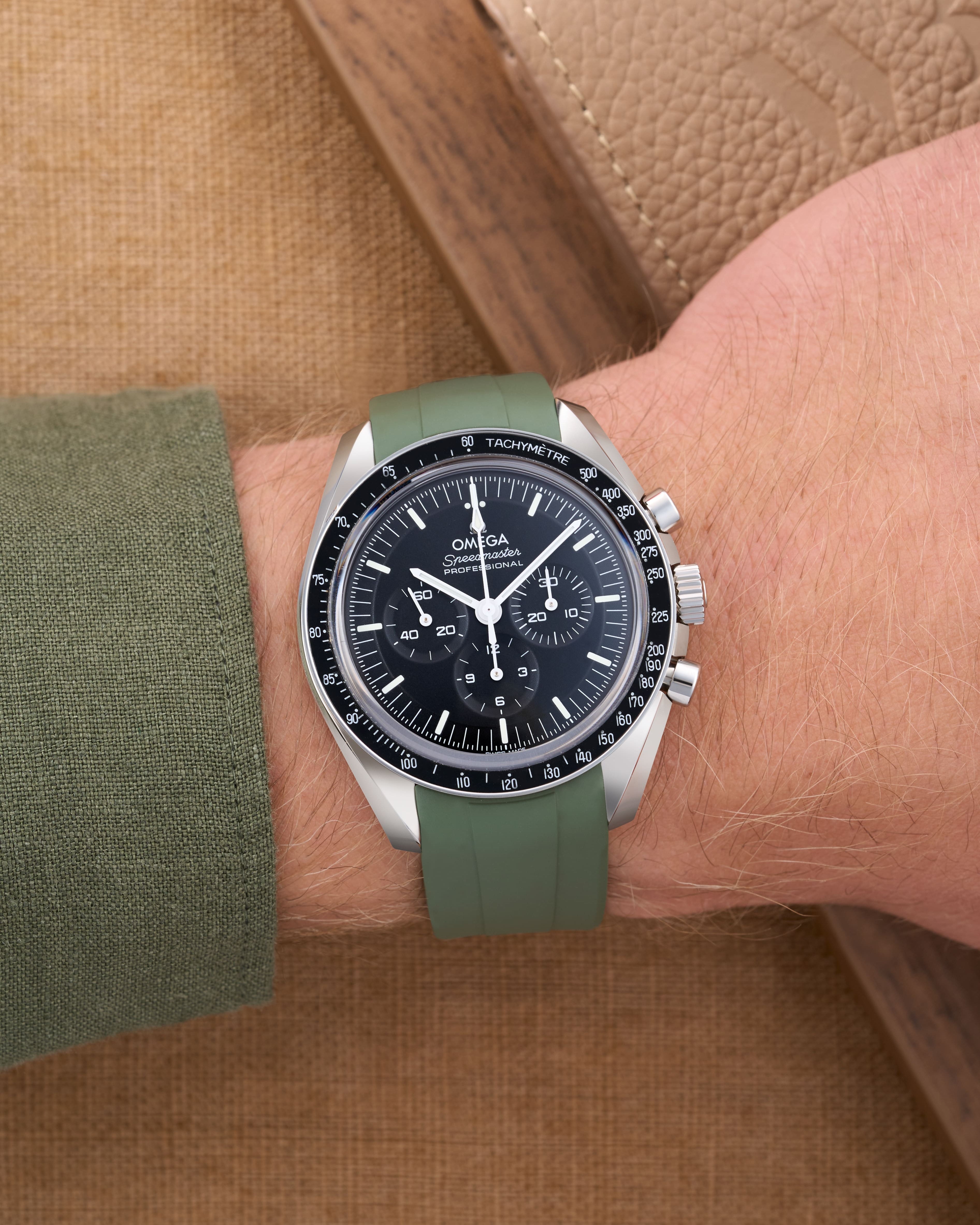 Omega Rubber Watch Strap watch band klockarmband uhrenband uhranarmband for Speedmaster MoonWatch Professinal Apollo 11 8 Ultraman Hesalite Sapphire Replacement speedytuesday speedy 57 sandwich dial 20mm what size strap for speedmaster 3861 watch strap for omega x swatch speedmaster moonswatch armband first watch on the moon first watch in space FOIS rubber UHRENARMBÄNDER Uhren Kautschukband cinturino in gomma black svart negro schwartz dark