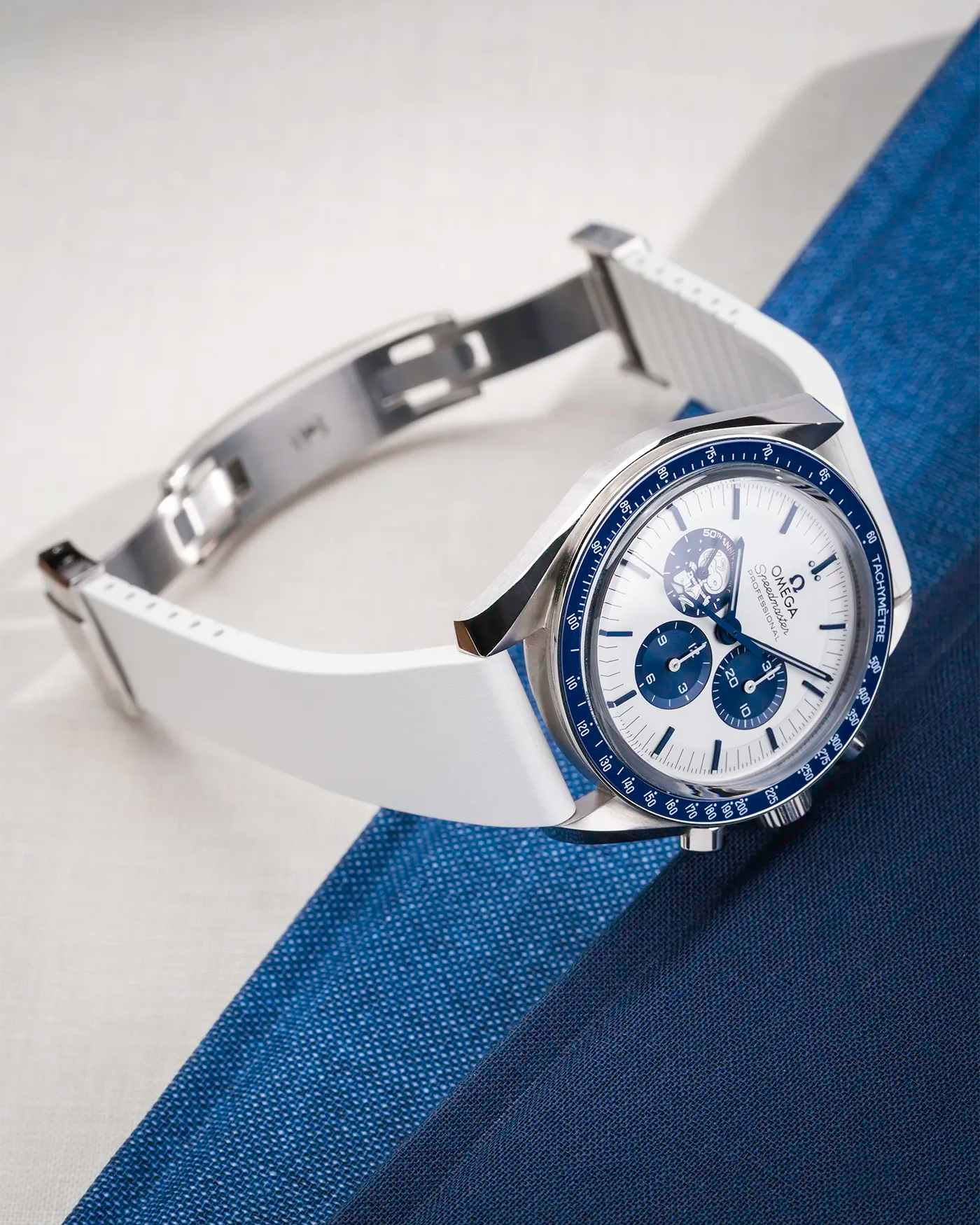 lying white CTS FKM Rubber Strap 19-22mm showing the strap with the clasp open