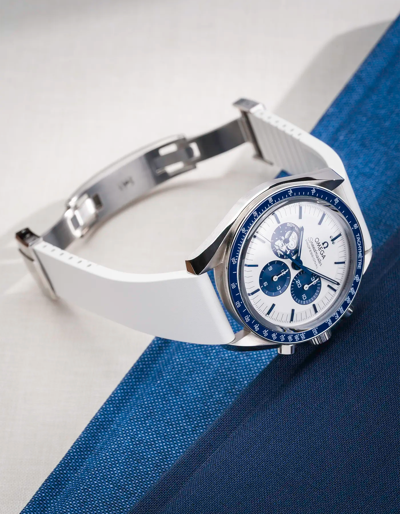 lying white CTS FKM Rubber Strap 19-22mm showing the strap with the clasp open