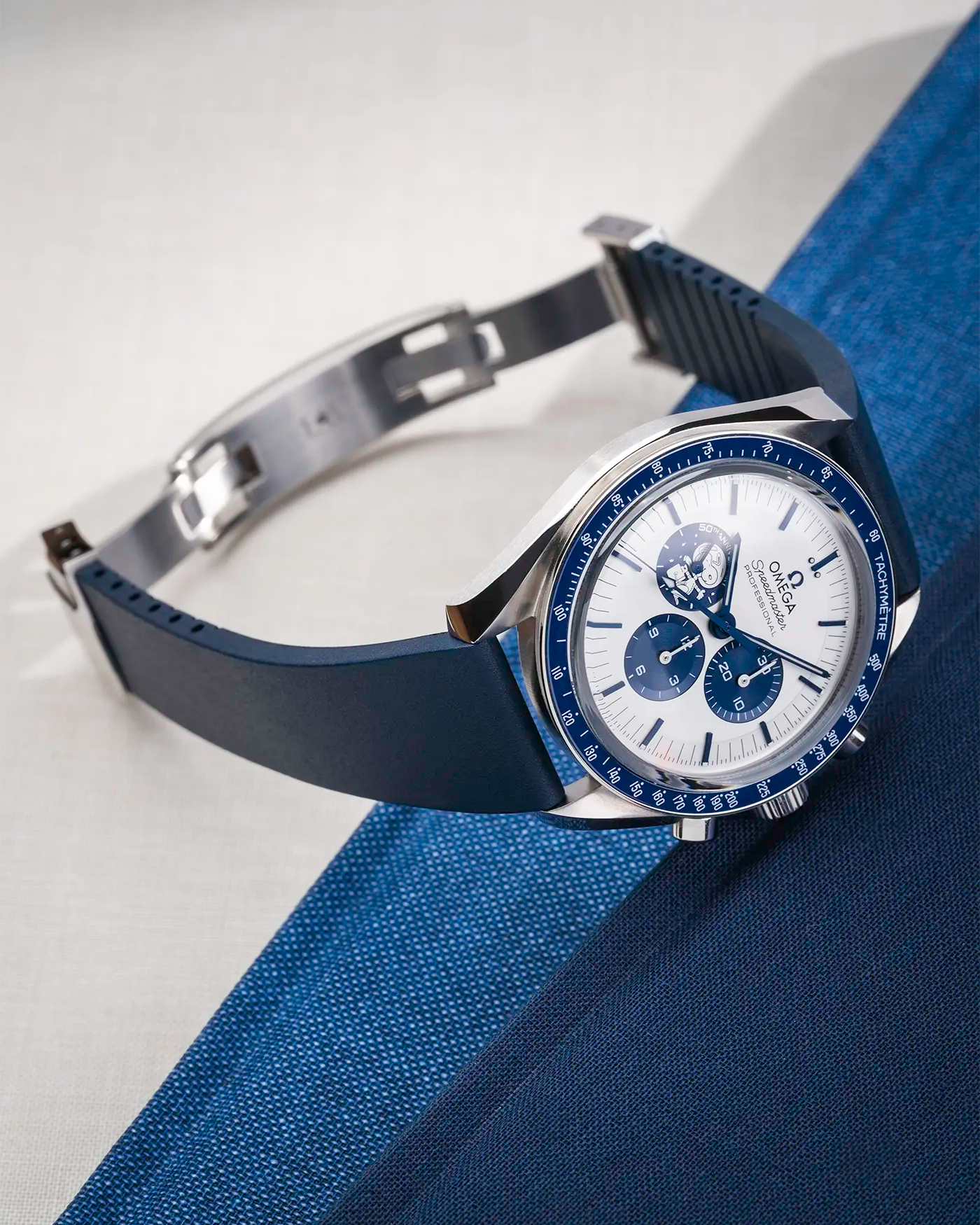 Navy blue CTS FKM Rubber Strap 19-22mm on watch showing open clasp