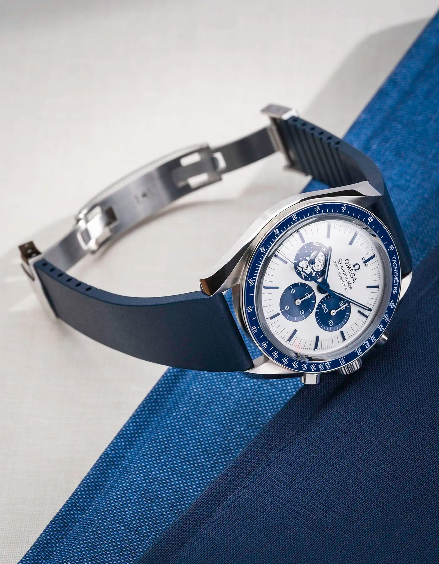 Navy blue CTS FKM Rubber Strap 19-22mm on watch showing open clasp