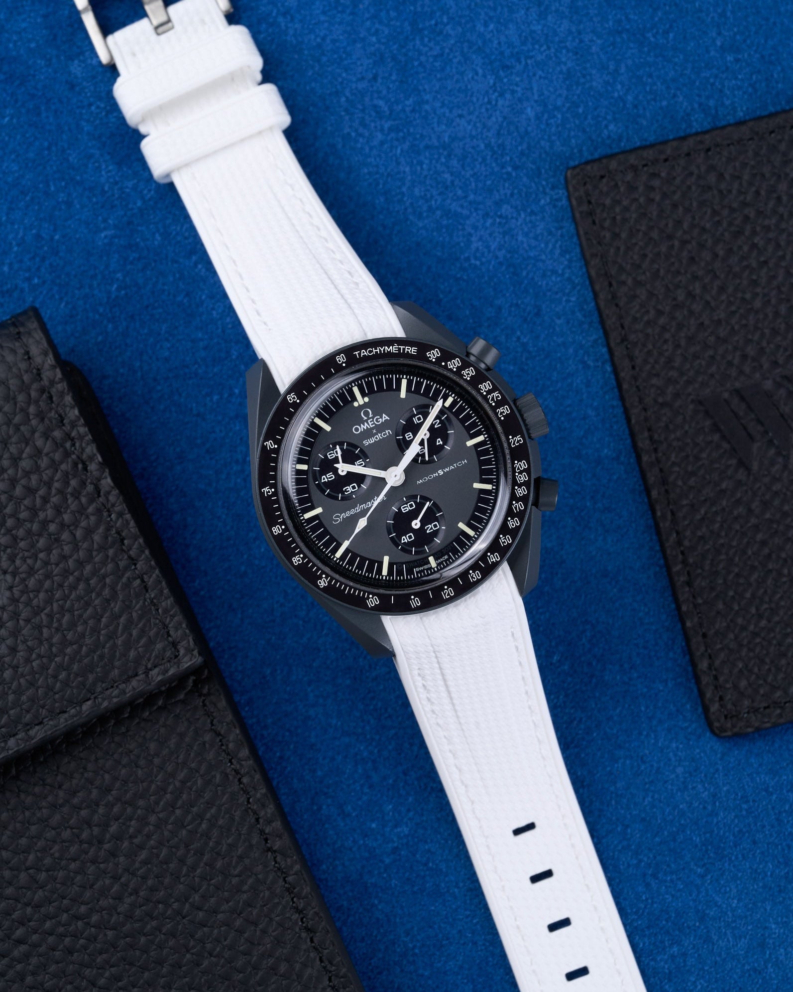 Omega X Swatch MoonSwatch Mission to Jupiter Moonwatch Speedmaster Professional Wristbuddys Wristbuddy Klockarmband klockband rubberstrap rubber strap horus black svart Mission to Mercury, mission to moon, moonswatches moonwatch best rubber perpetual straps intergrated mission to uranus white weiss vit gummiband för moonswatch omega gummi band
