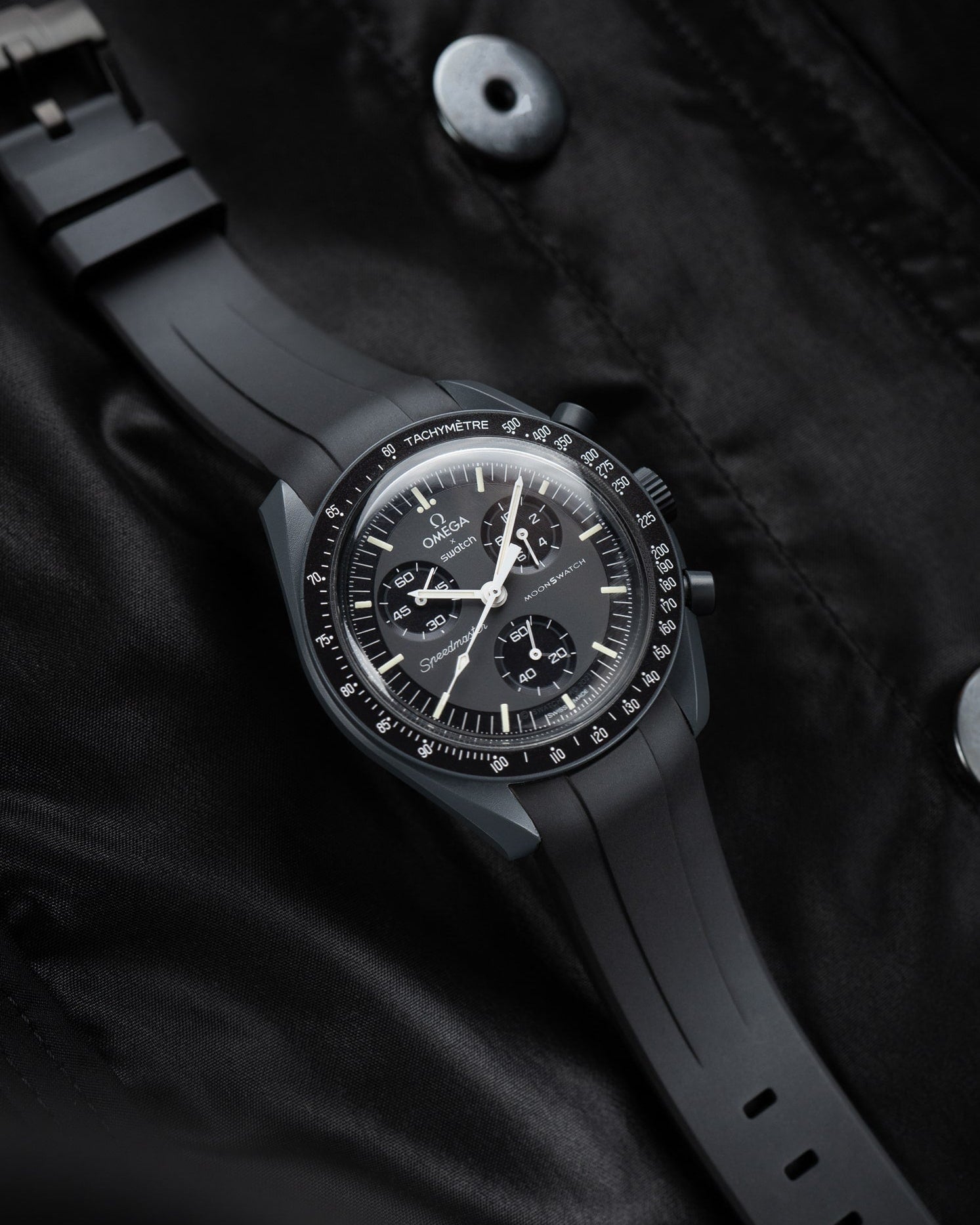 Omega X Swatch MoonSwatch Mission to the moonphase new moon full moon Moonwatch Speedmaster Professional Wristbuddys Wristbuddy Klockarmband klockband rubberstrap rubber strap straps for Mission to Mercury, mission to moon, moonswatches best rubber intergrated mission to moon mercury intergrated uhrenband bracelet Urrem bracelet de montre cinturino per orologio cinturino dell'orologio horlogeband correa de reloj Uhrenarmband Uhrarmband black schwartz svart negro new moonswatch