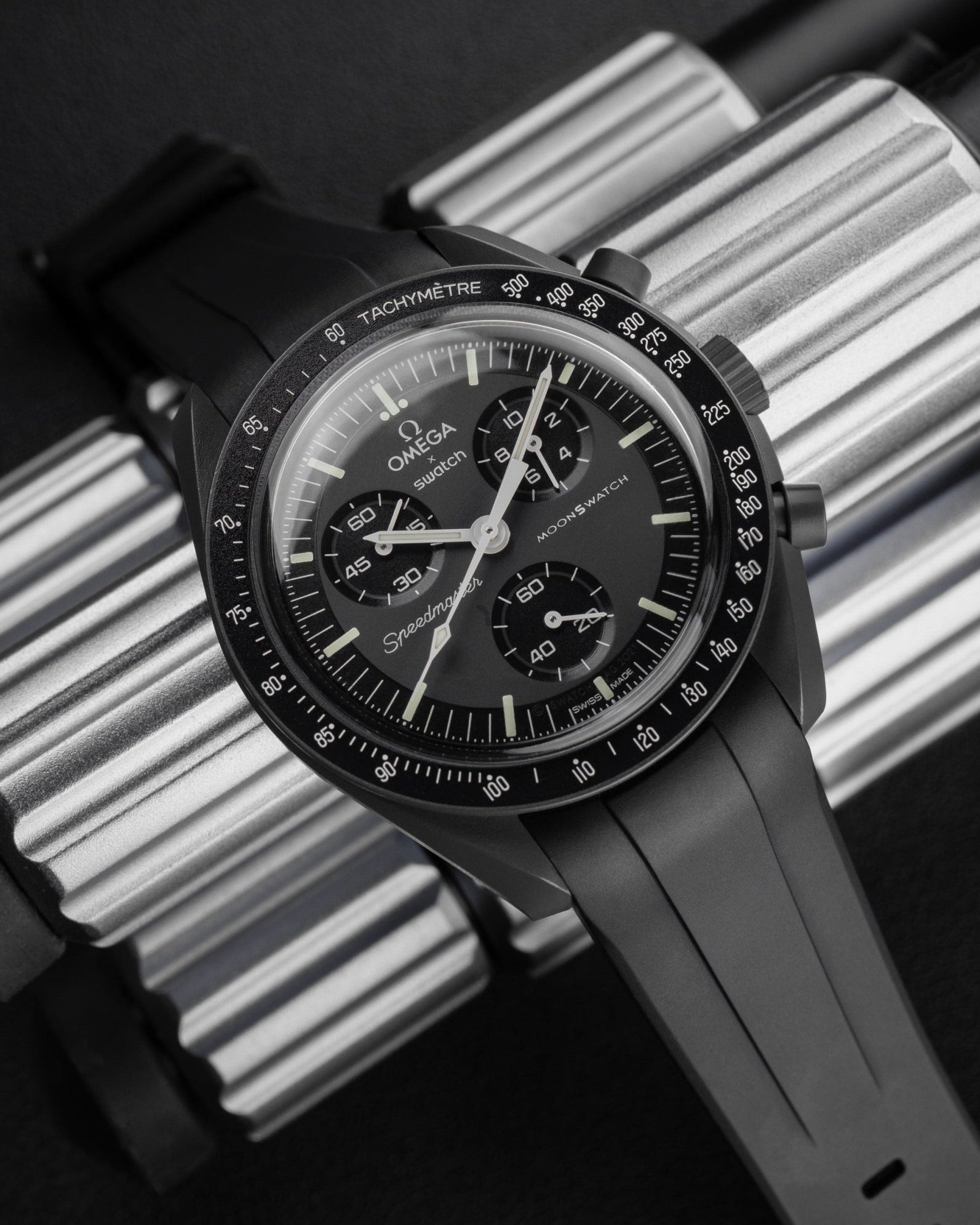 Omega X Swatch MoonSwatch Mission to the moonphase new moon full moon Moonwatch Speedmaster Professional Wristbuddys Wristbuddy Klockarmband klockband rubberstrap rubber strap straps for Mission to Mercury, mission to moon, moonswatches best rubber intergrated mission to moon mercury intergrated uhrenband bracelet Urrem bracelet de montre cinturino per orologio cinturino dell'orologio horlogeband correa de reloj Uhrenarmband Uhrarmband black schwartz svart negro new moonswatch