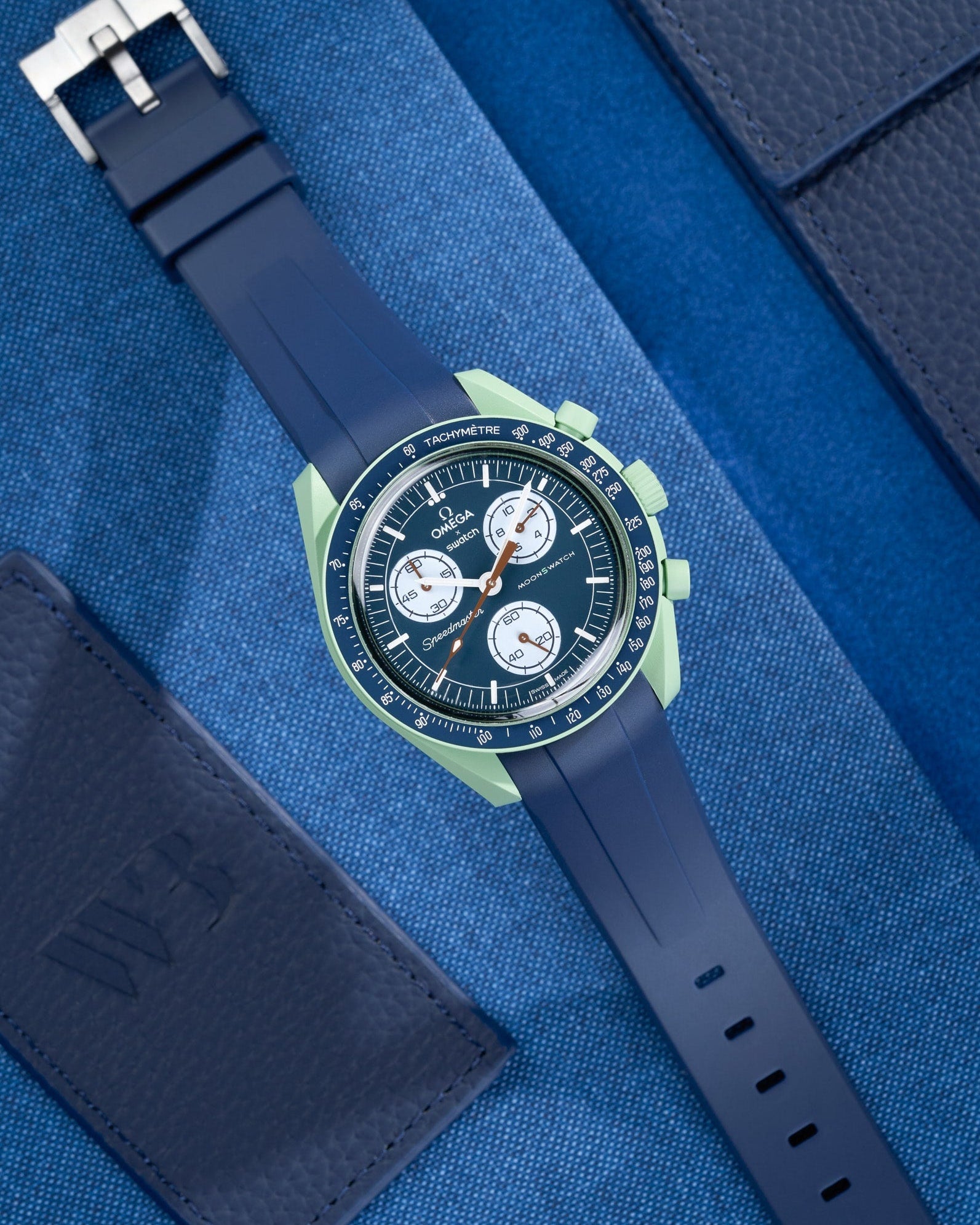 Omega X Swatch MoonSwatch Mission to Jupiter Moonwatch Speedmaster Professional Wristbuddys Wristbuddy Klockarmband klockband rubberstrap rubber strap straps for Mission to Mercury, mission to moon, moonswatches best rubber intergrated mission to moon mercury intergrated uhrenband bracelet Urrem bracelet de montre cinturino per orologio cinturino dell'orologio horlogeband correa de reloj Uhrenarmband Uhrarmband mission to blue navy blue blå mission to earth rubber blue