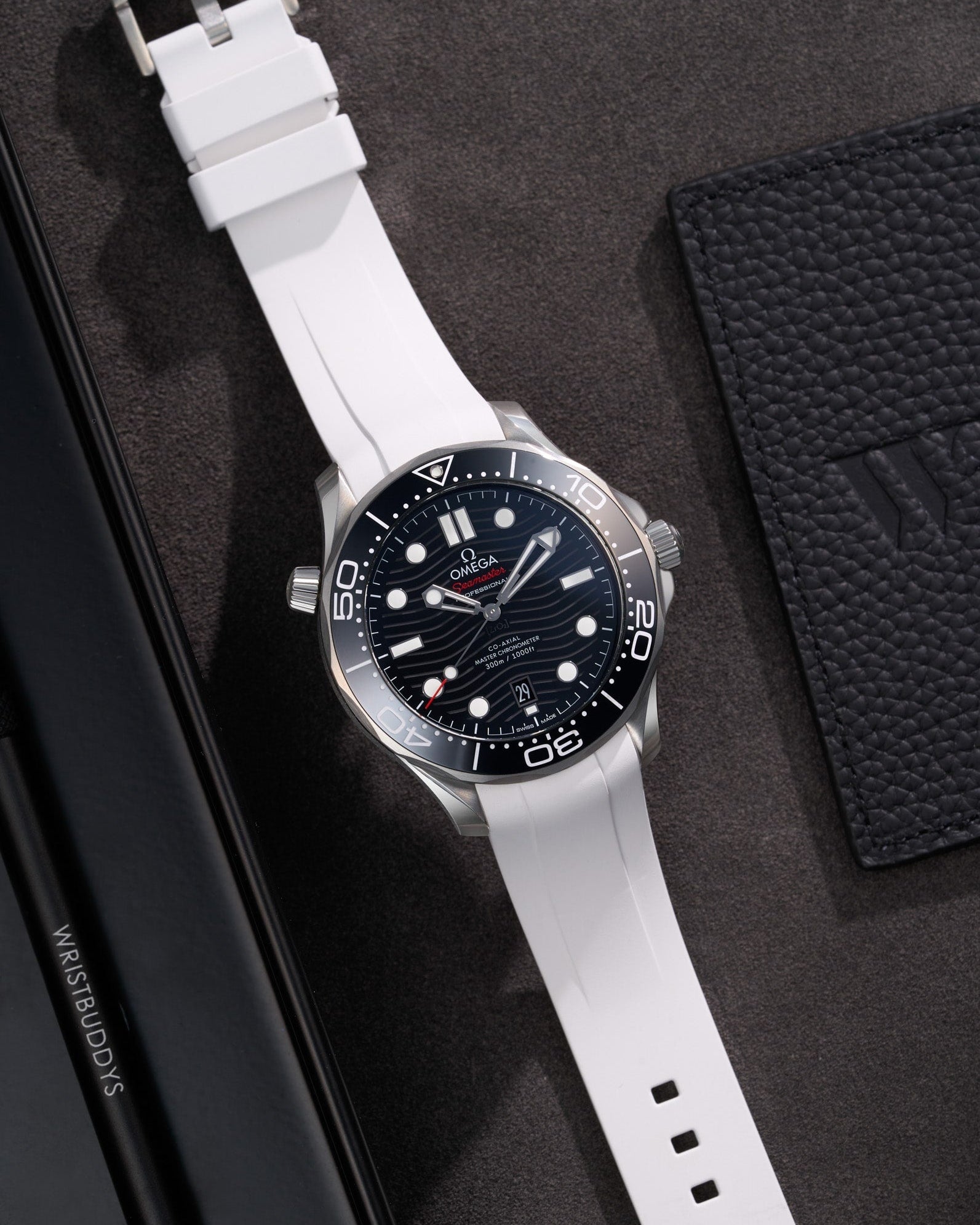Omega Seamaster 300 Rubber Watch Strap watch band klockarmband uhrenband uhranarmband for SMP 300 Omega Seamaster Professional diver 300m 007 bond watch Replacement 20mm what size strap Semaster rubber UHRENARMBÄNDER Uhren Kautschukband cinturino in gomma wrist buddys wristbuddys wristbuddies wristbuddis white weiss hvit vit blanc