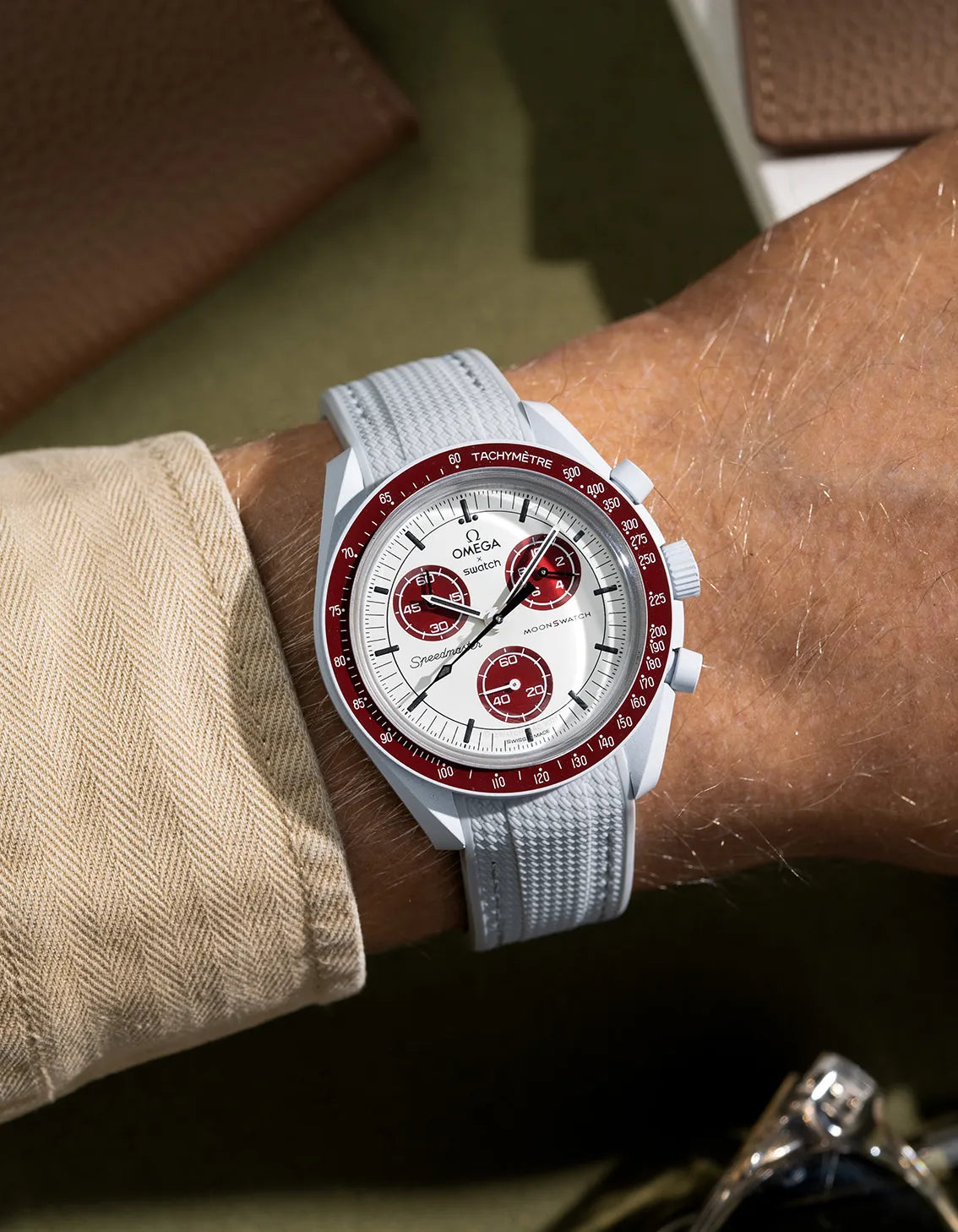 Curved Vertech rubber strap for MoonSwatch Mission to Pluto – grey strap wrist shot