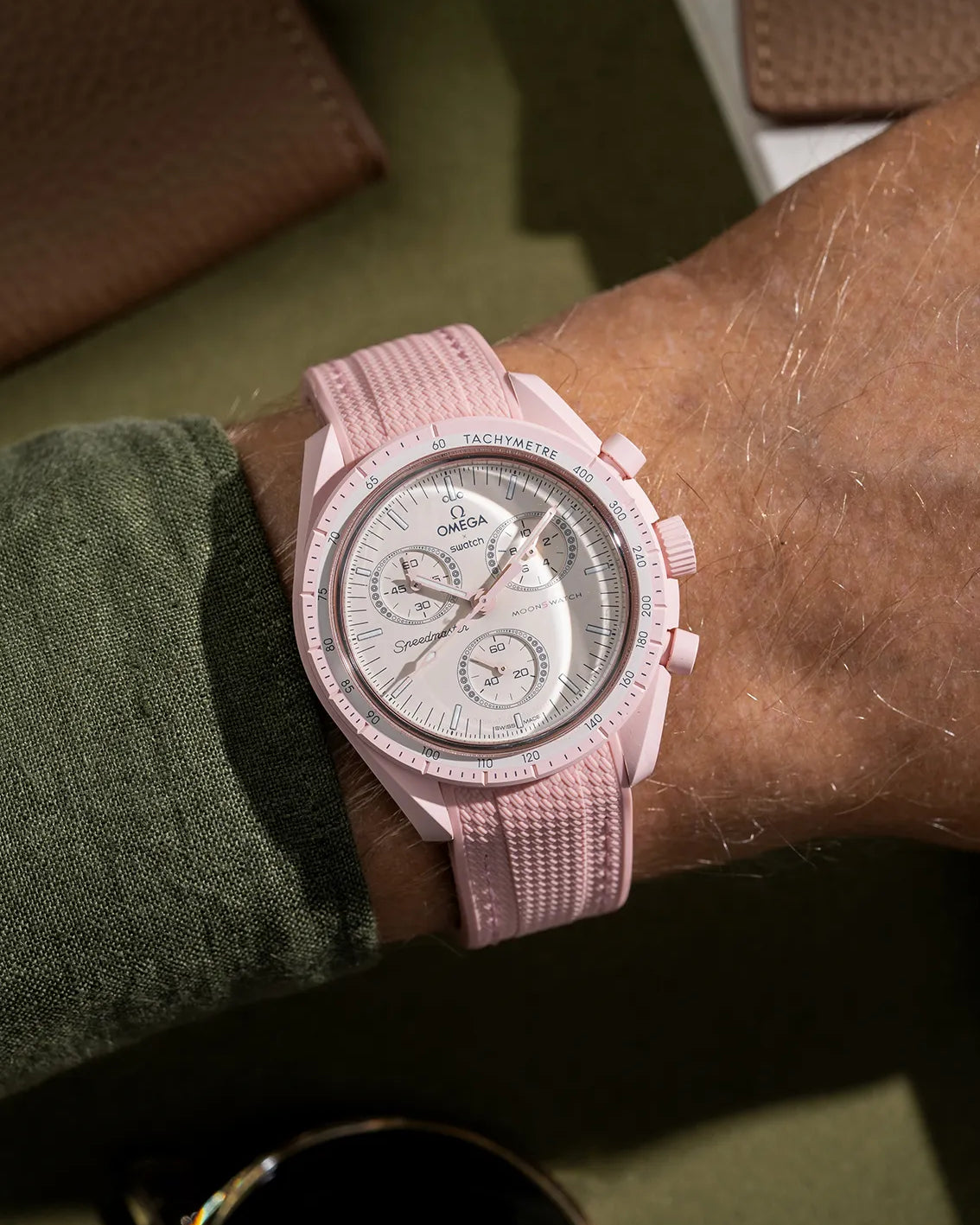 Curved Vertech rubber strap for MoonSwatch Mission to Venus – pink strap wrist shot