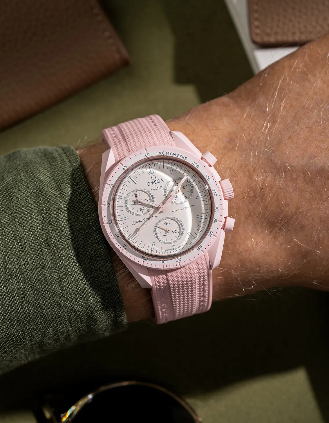 Curved Vertech rubber strap for MoonSwatch Mission to Venus – pink strap wrist shot