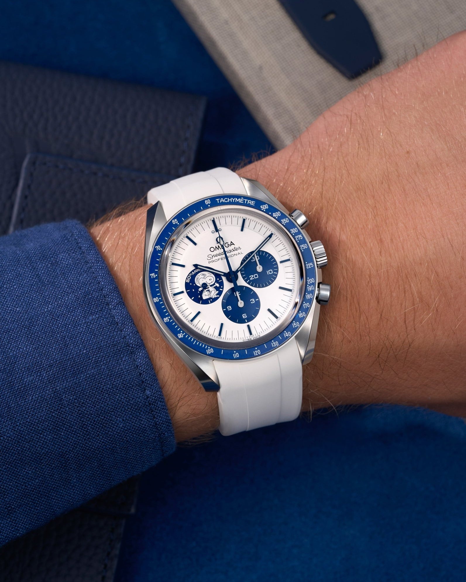 Omega Rubber Watch Strap watch band klockarmband uhrenband uhranarmband for Speedmaster MoonWatch Professinal Apollo 11 8 Ultraman Hesalite Sapphire Replacement speedytuesday speedy 57 sandwich dial 20mm what size strap for speedmaster 3861 watch strap for omega x swatch speedmaster moonswatch armband first watch on the moon first watch in space FOIS rubber UHRENARMBÄNDER Uhren Kautschukband cinturino in gomma snoopy snobben snopy Silver Snoopy Award Edition white blue blau weiss vit blå hvit blanc