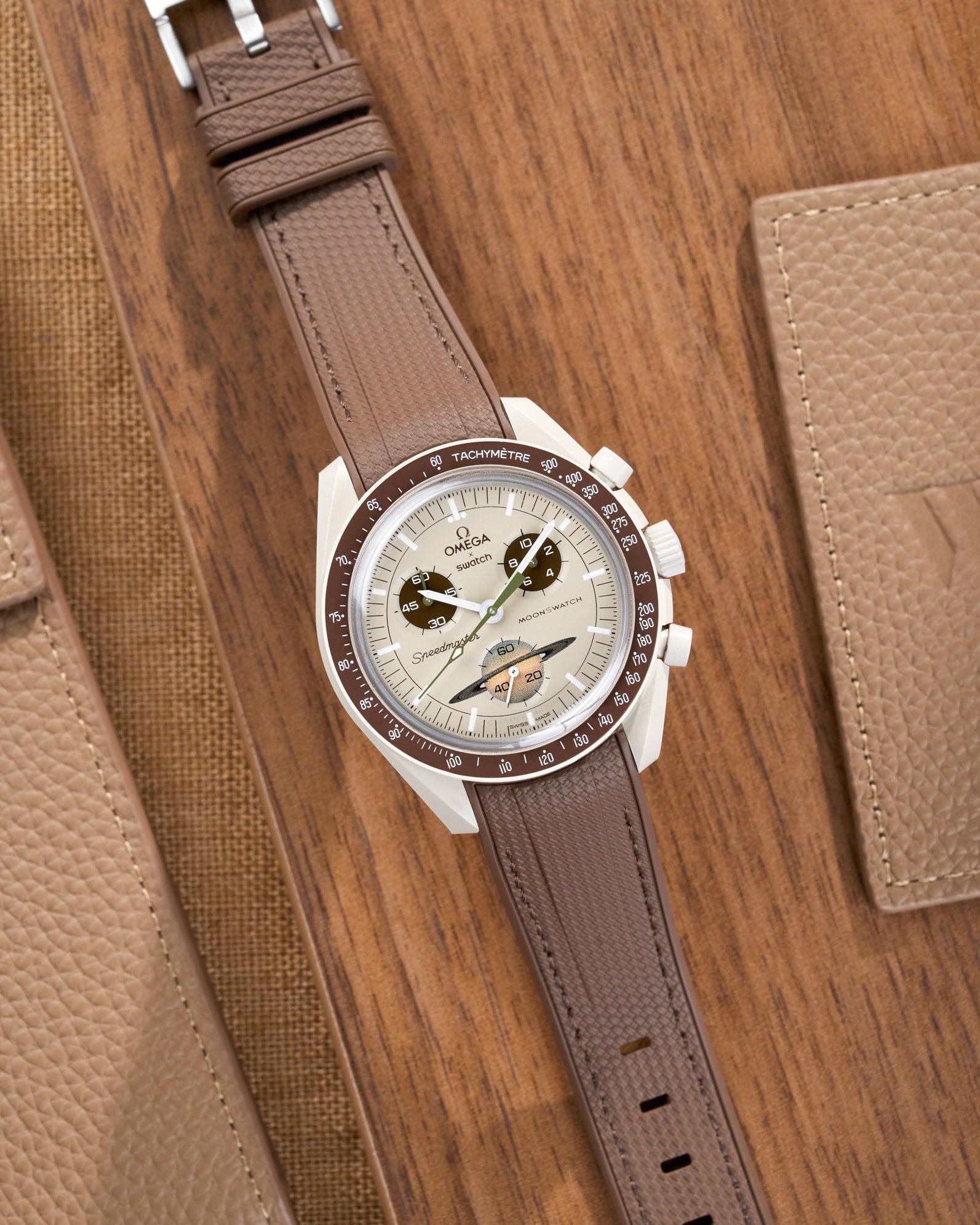 Omega X Swatch MoonSwatch Mission to Jupiter Moonwatch Speedmaster Professional Wristbuddys Wristbuddy Klockarmband klockband rubberstrap rubber strap straps for Mission to Mercury, mission to moon, moonswatches best rubber intergrated mission to moon mercury intergrated uhrenband bracelet Urrem bracelet de montre cinturino per orologio cinturino dell'orologio horlogeband correa de reloj Uhrenarmband Uhrarmband brown brun braun