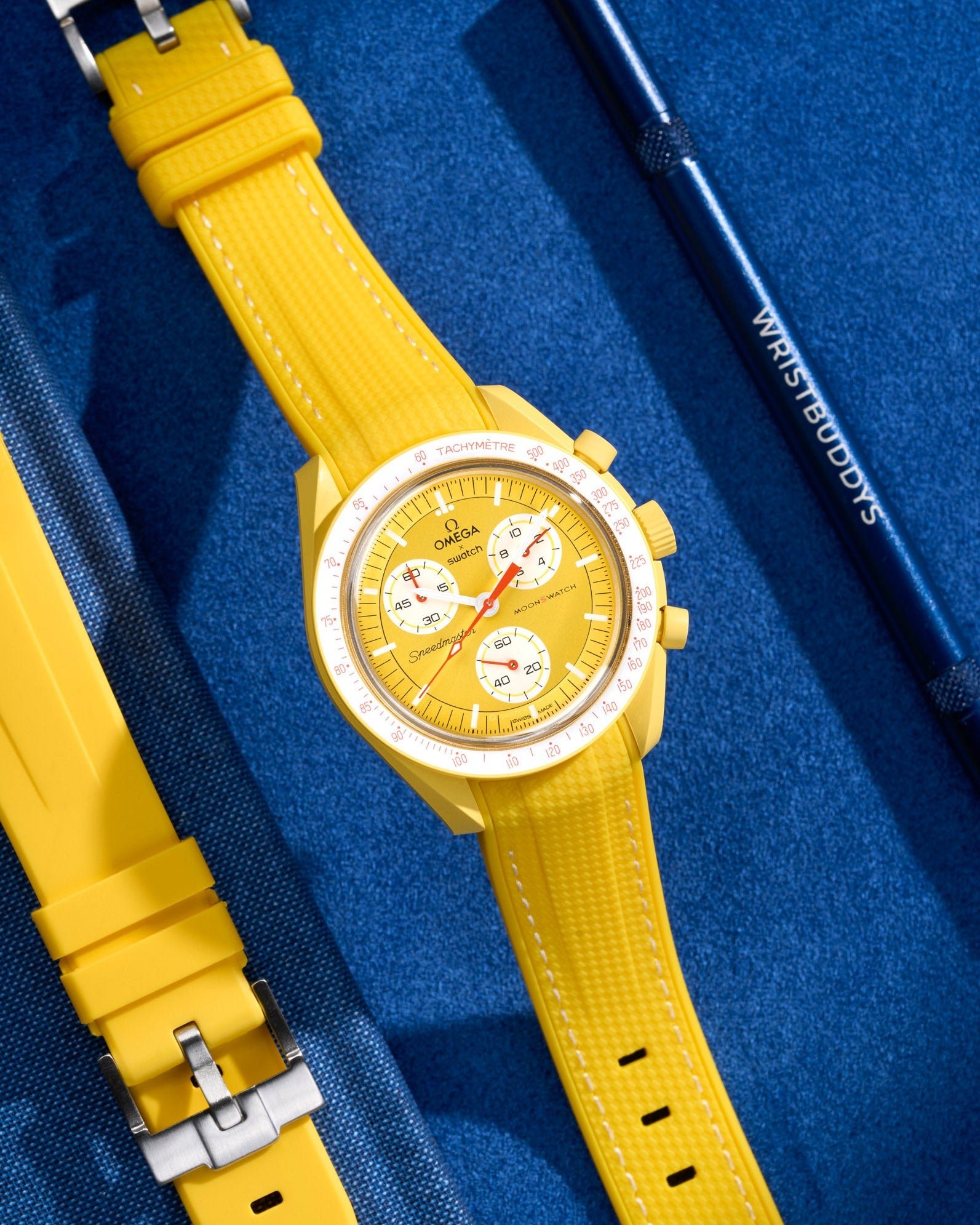 Omega X Swatch MoonSwatch Mission to Jupiter Moonwatch Speedmaster Professional Wristbuddys Wristbuddy Klockarmband klockband rubberstrap rubber strap horus black svart Mission to Mercury, mission to moon, moonswatches moonwatch best rubber perpetual straps intergrated gel yellow mission to sun sonnen solen