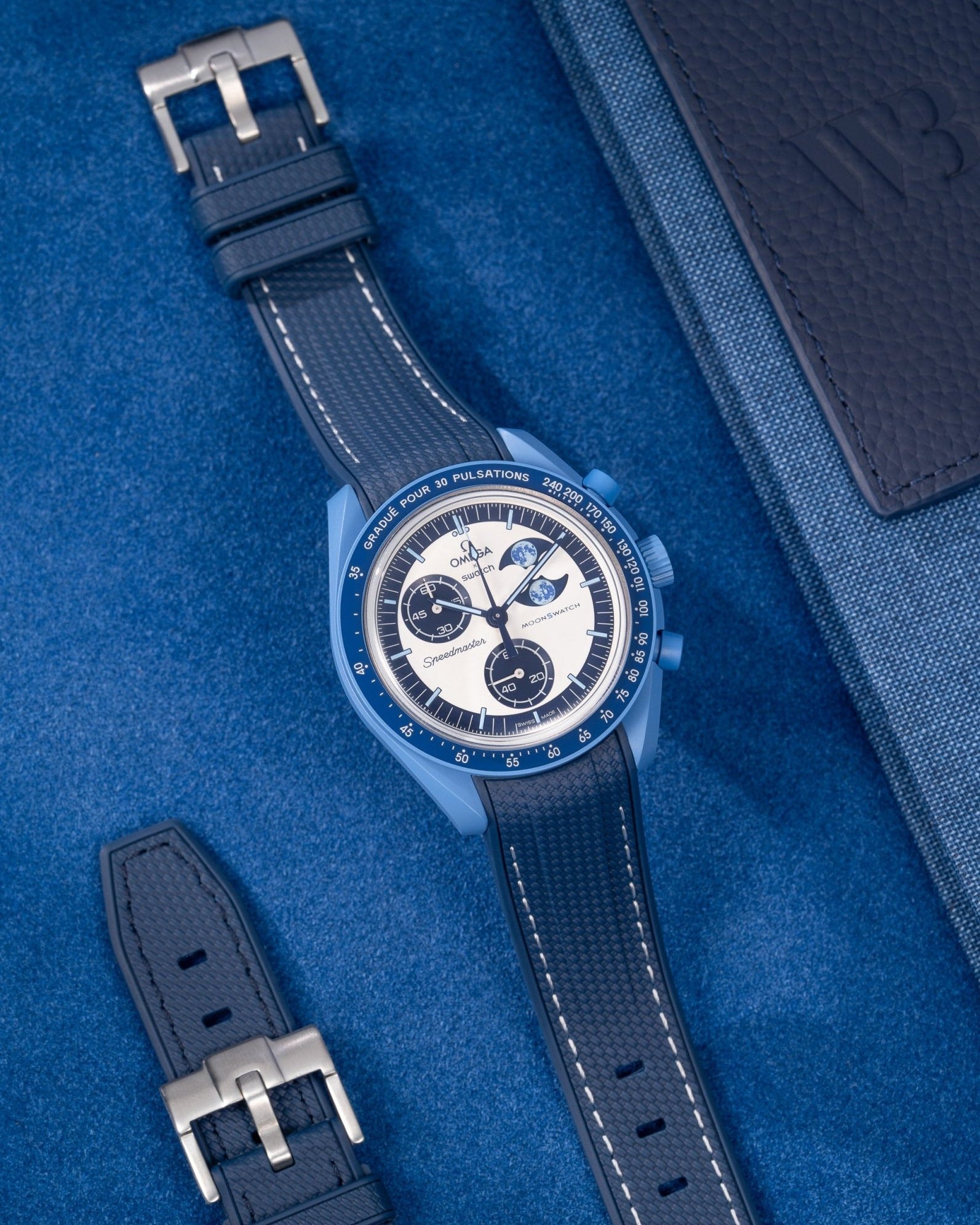 Omega X Swatch MoonSwatch Mission to Jupiter Moonwatch Speedmaster Professional Wristbuddys Wristbuddy Klockarmband klockband rubberstrap rubber strap horus black svart Mission to Mercury, mission to moon, moonswatches moonwatch best rubber intergrated mission to neptune rubber blue wrist buddy wristbuddies Mission to the Super Blue Moonphase new model