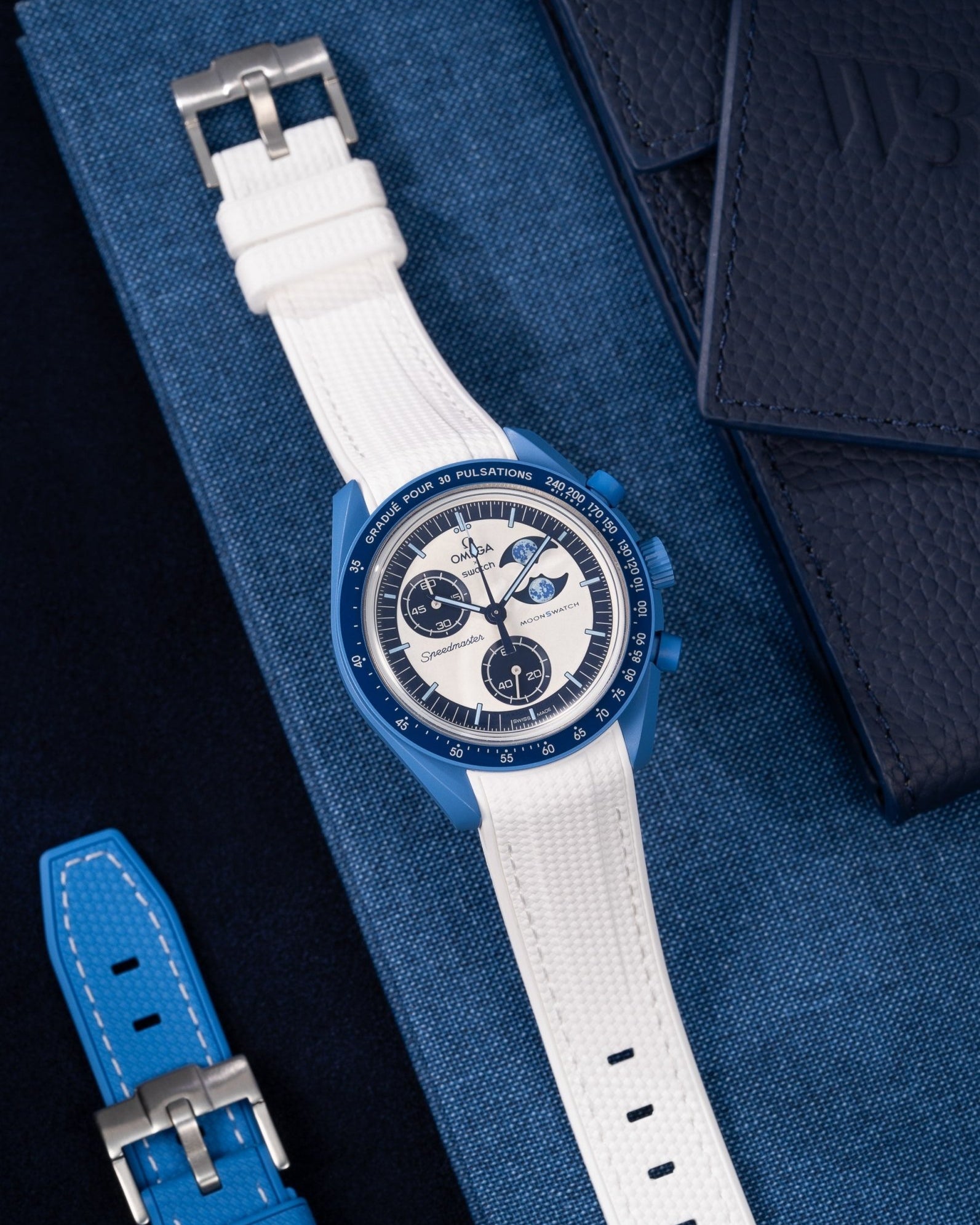 Omega X Swatch MoonSwatch Mission to Jupiter Moonwatch Speedmaster Professional Wristbuddys Wristbuddy Klockarmband klockband rubberstrap rubber strap horus black svart Mission to Mercury, mission to moon, moonswatches moonwatch best rubber intergrated mission to neptune rubber blue wrist buddy wristbuddies Mission to the Super Blue Moonphase new model