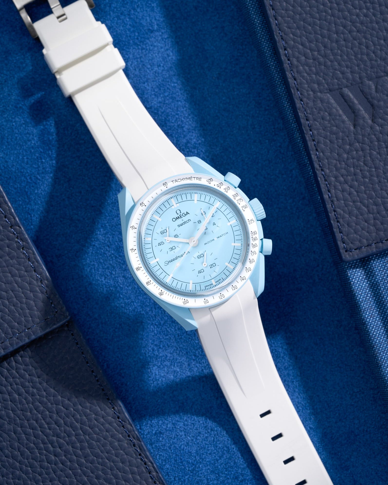 Omega X Swatch MoonSwatch Mission to Jupiter Moonwatch Speedmaster Professional Wristbuddys Wristbuddy Klockarmband klockband rubberstrap rubber strap horus black svart Mission to Mercury, mission to moon, moonswatches moonwatch best rubber perpetual straps intergrated mission to uranus white weiss vit gummiband för moonswatch omega gummi band tiffany light blue uranus blau