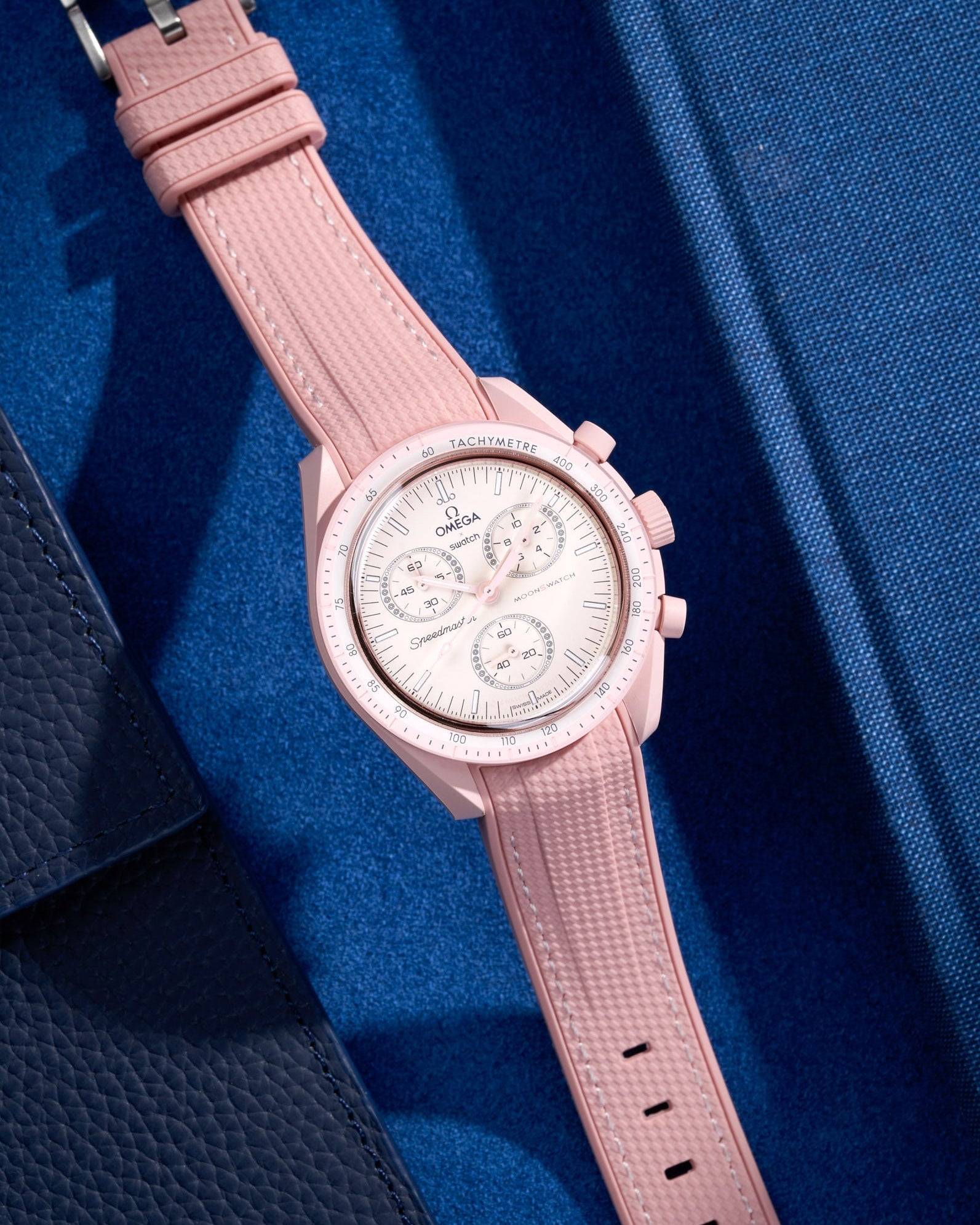 Omega X Swatch MoonSwatch Mission to Jupiter Moonwatch Speedmaster Professional Wristbuddys Wristbuddy Klockarmband klockband rubberstrap rubber strap straps for Mission to Mercury, mission to moon, moonswatches best rubber intergrated mission to moon mercury intergrated uhrenband bracelet Urrem bracelet de montre cinturino per orologio cinturino dell'orologio horlogeband correa de reloj Uhrenarmband Uhrarmband rosa pink ladies lady mission to venus