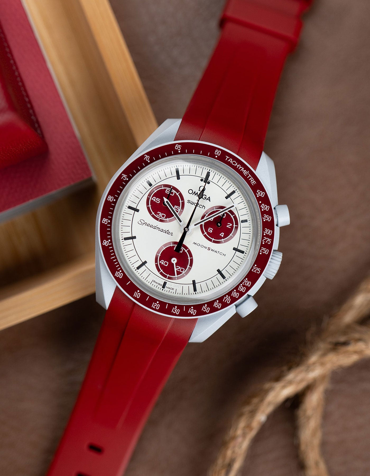 https://wristbuddys.com/cdn/shop/files/HK2_2-burgundy_02e6e4c1-6b46-4e39-ac07-192ff48bc862.jpg?v=1697447862