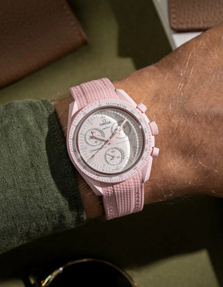 Curved Vertech rubber strap for MoonSwatch Mission to Venus – pink strap wrist shot