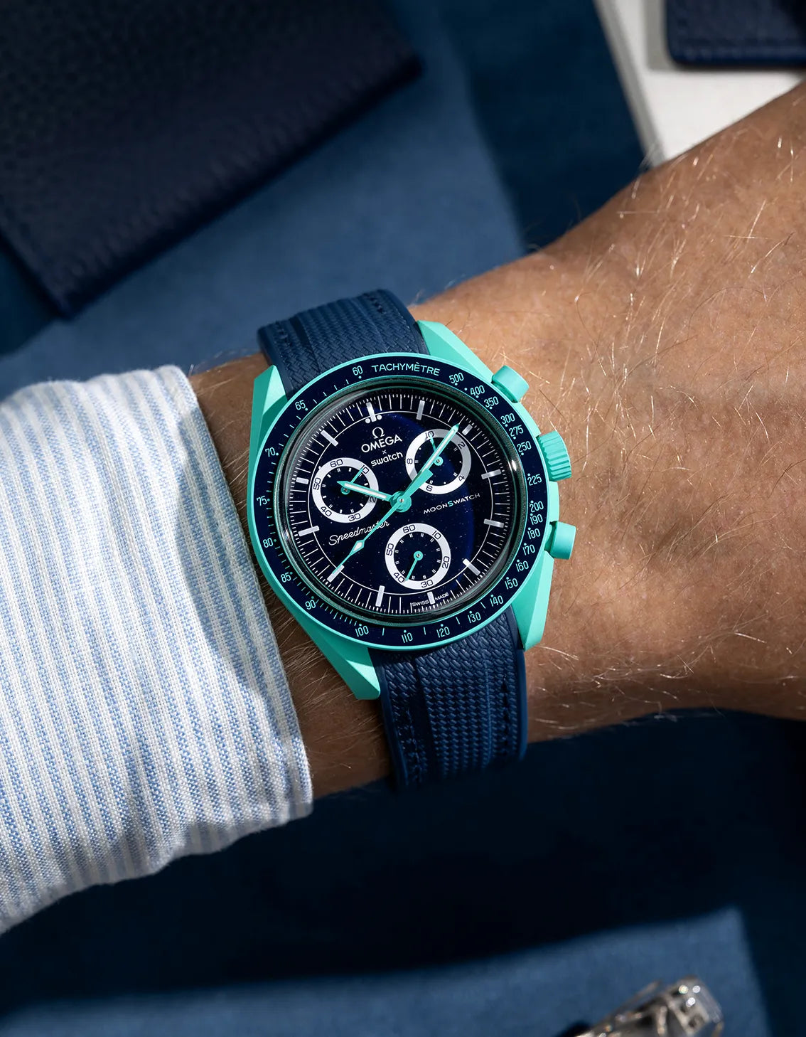Navy blue curved Vertech rubber strap mounted on Omega X Swatch MoonSwatch Mission On Earth – Polar Lights with 304L clasp