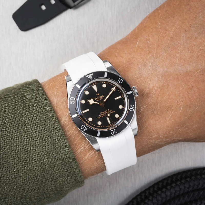ブレスレット　シュバルブリアン　ホワイト tudor-bb54-white-fkm-wrist.